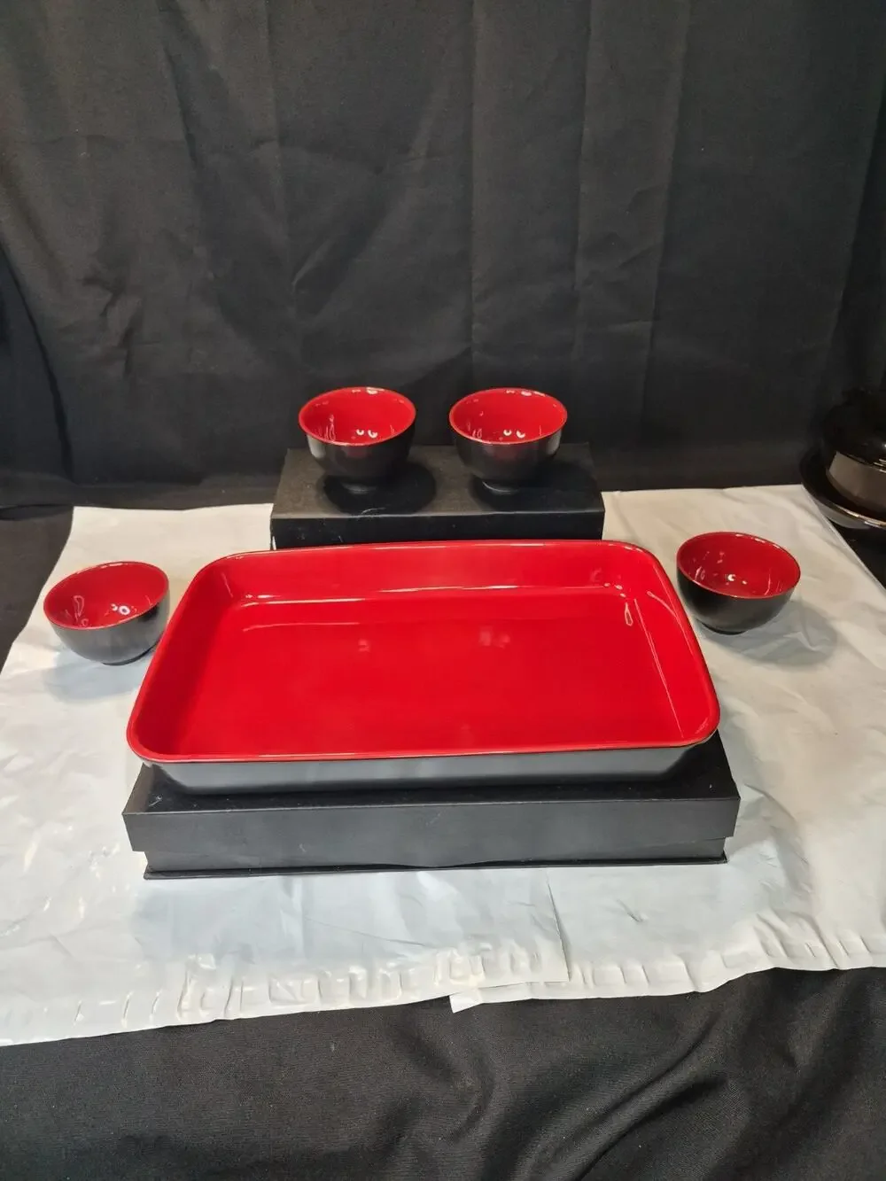 Heavy Stoneware Red And Black Lasagna/cassserole Dish And 4 Bowls, Serving Set